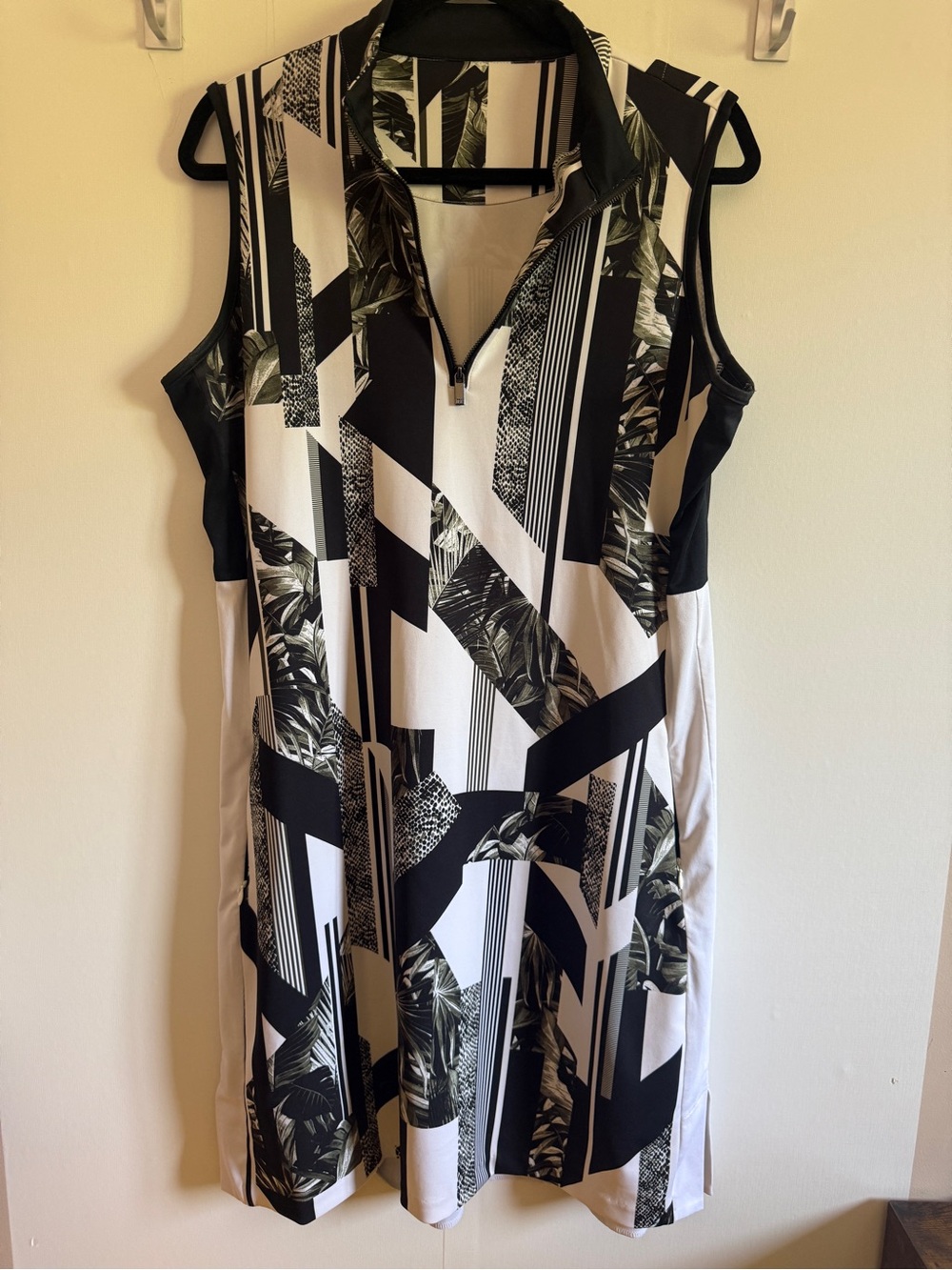 Tail Golf Sleeveless Quarter Zip Dress Black White Olive Tropical Print Large